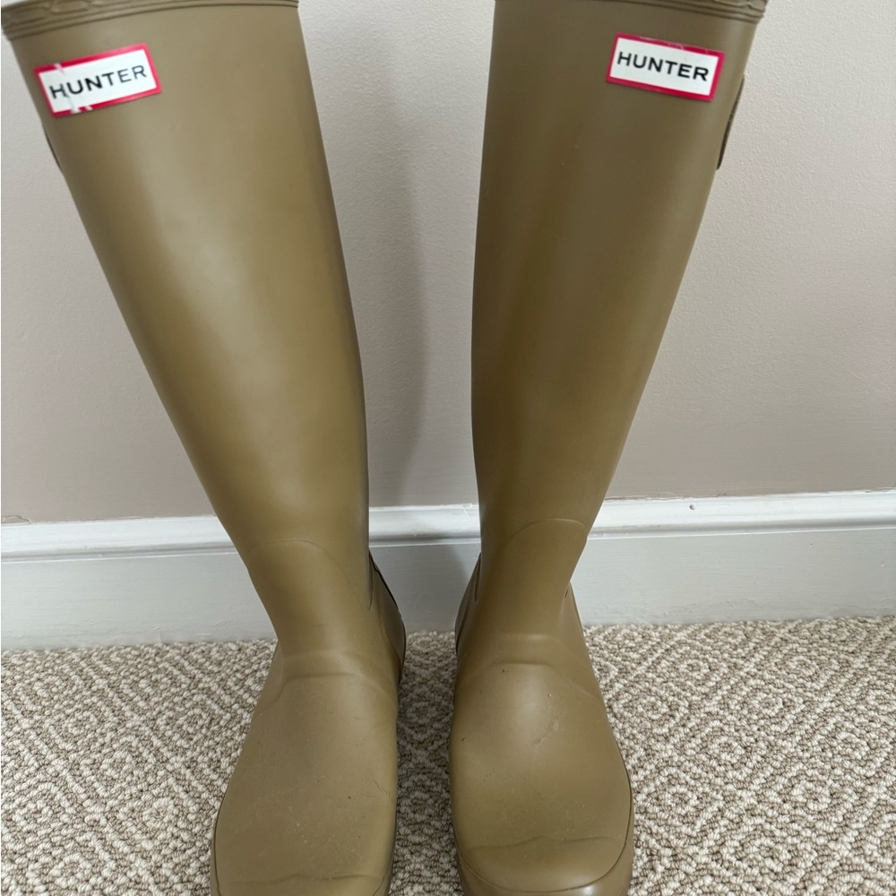 Tall Hunter Rain Boots Size 8